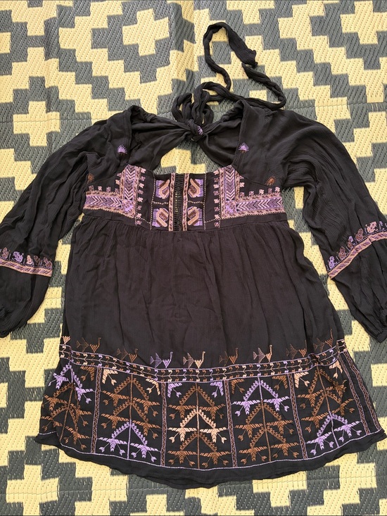 Free People Tops - EUC Free People Bohemian Open Back Top with Tribal Embroidery
